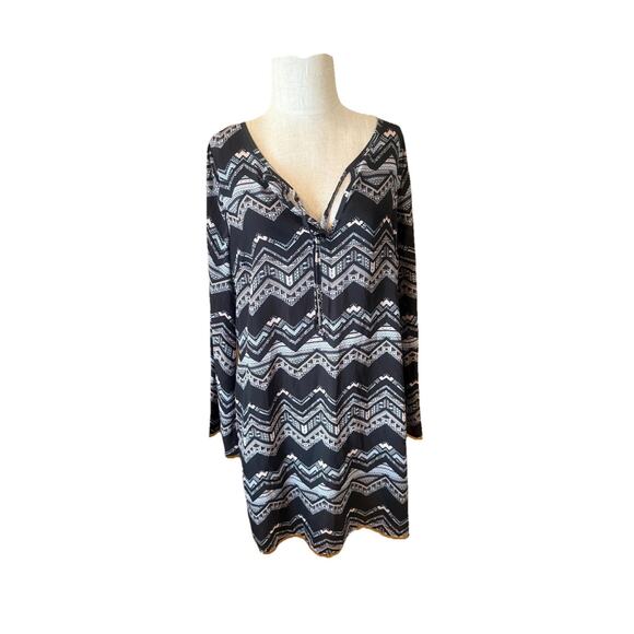 Charlotte Russe Tunic Top Blouse Womens XL Black Aztec Print Long Sleeve V-Neck - Picture 1 of 9